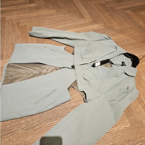 Beulah sets - DC6136 olive- cutout blazer and pants - Picture 2 of 7